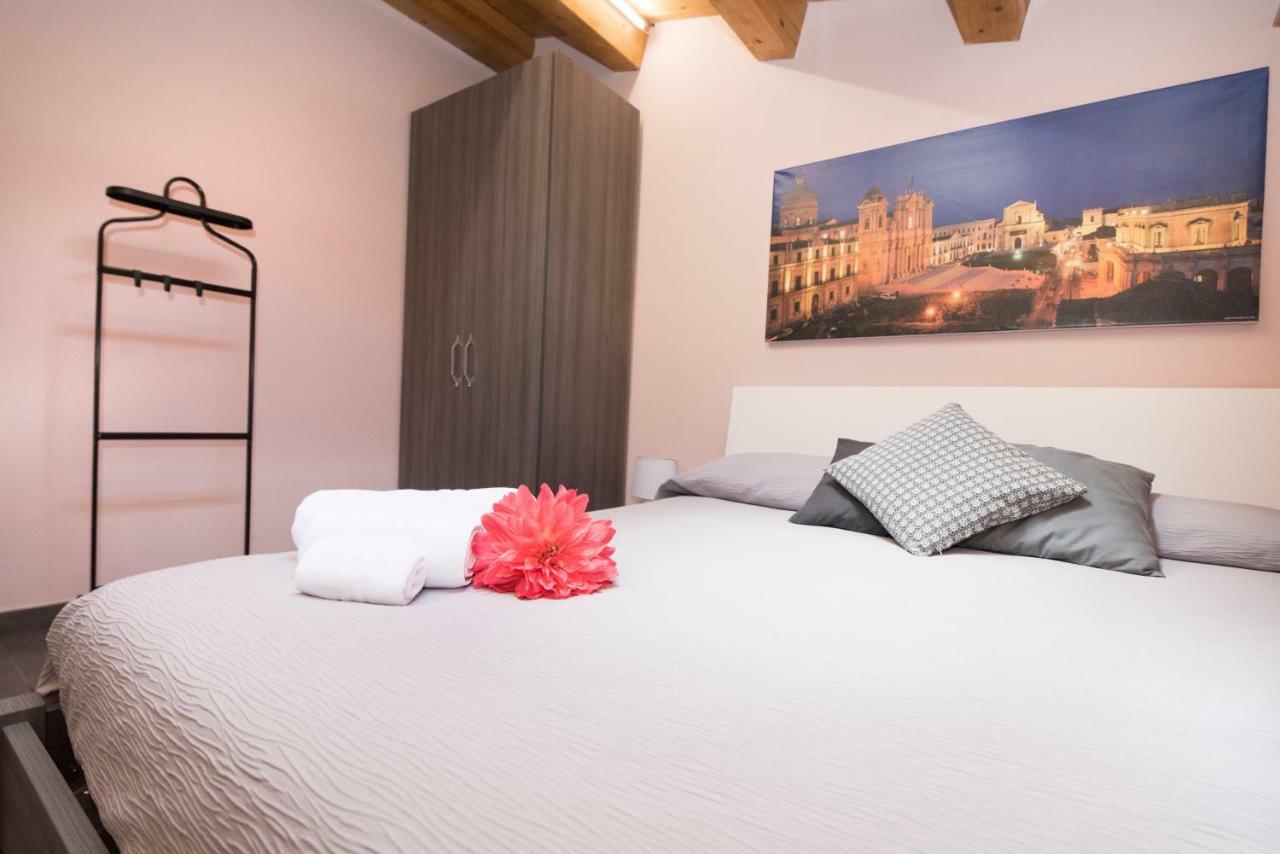 Casa Malacla B&B Noto Bagian luar foto